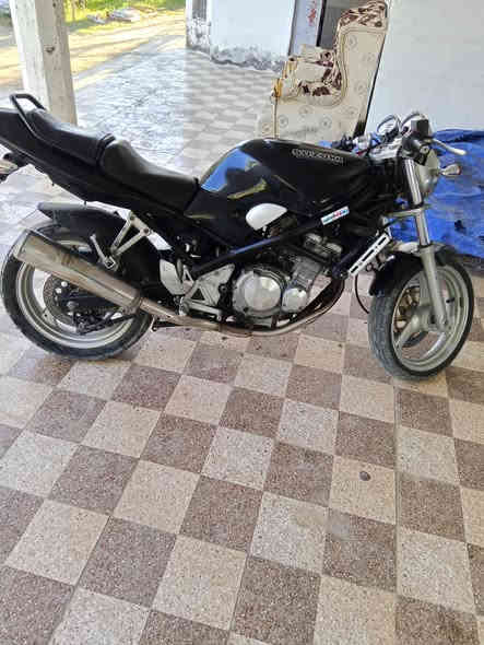 سلام عليكم... 
سازوكي بانده ربع 250 4v 
. 
الدراجه بلادي من تاير لتاير مال جنايه متعوب عليها ونضيفه 
شلعه معدل خير من الله. 
سعره الدراجه مليون و250 وبيها مجال. 
مستعجل ومتوازي ع بيعتها. 
المكان الانبار البغدادي. 
. 
تواصل. 
*********** 
او خاص
