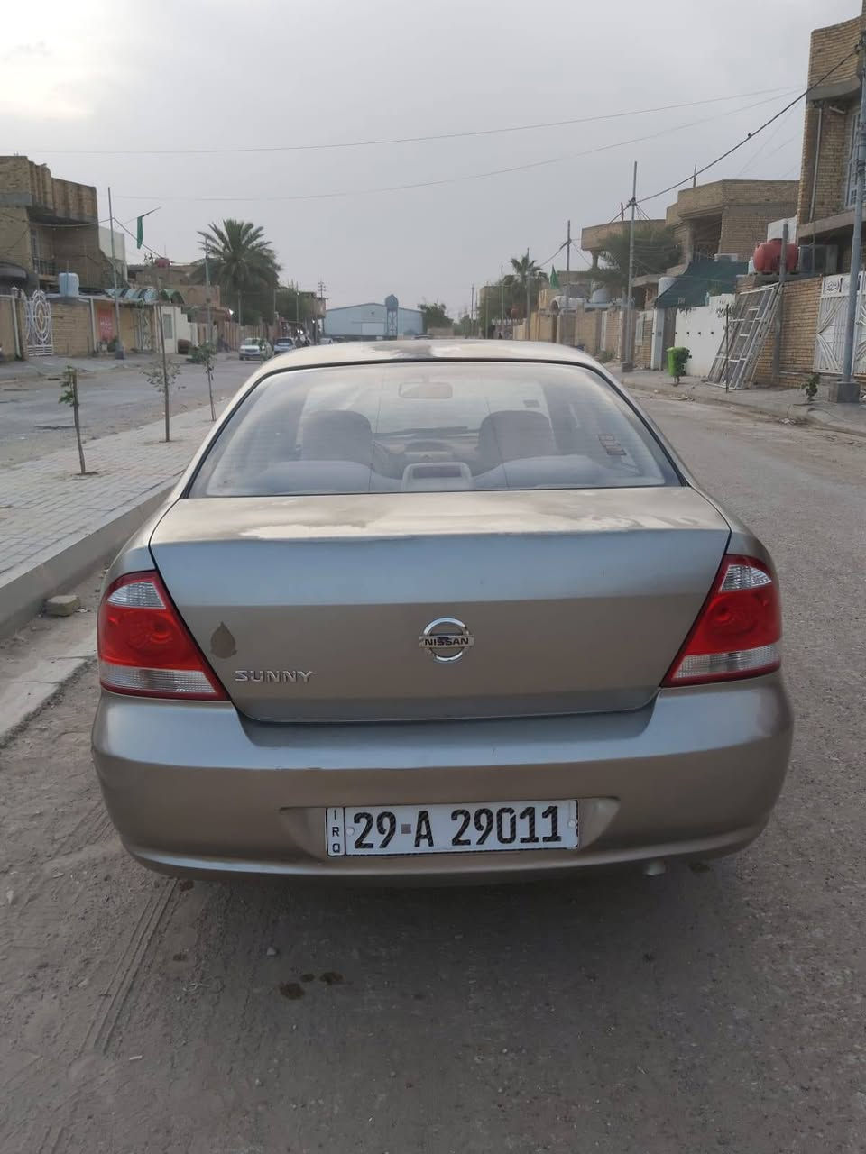 نيسان سني 2012
سيارة نظيفه ما بيه اي ضربه فقط البجم مصبوغ اثر جراد 
تبريده ثلج محرك 1600 
السعر 105 ورقه
للتواصل ***********
