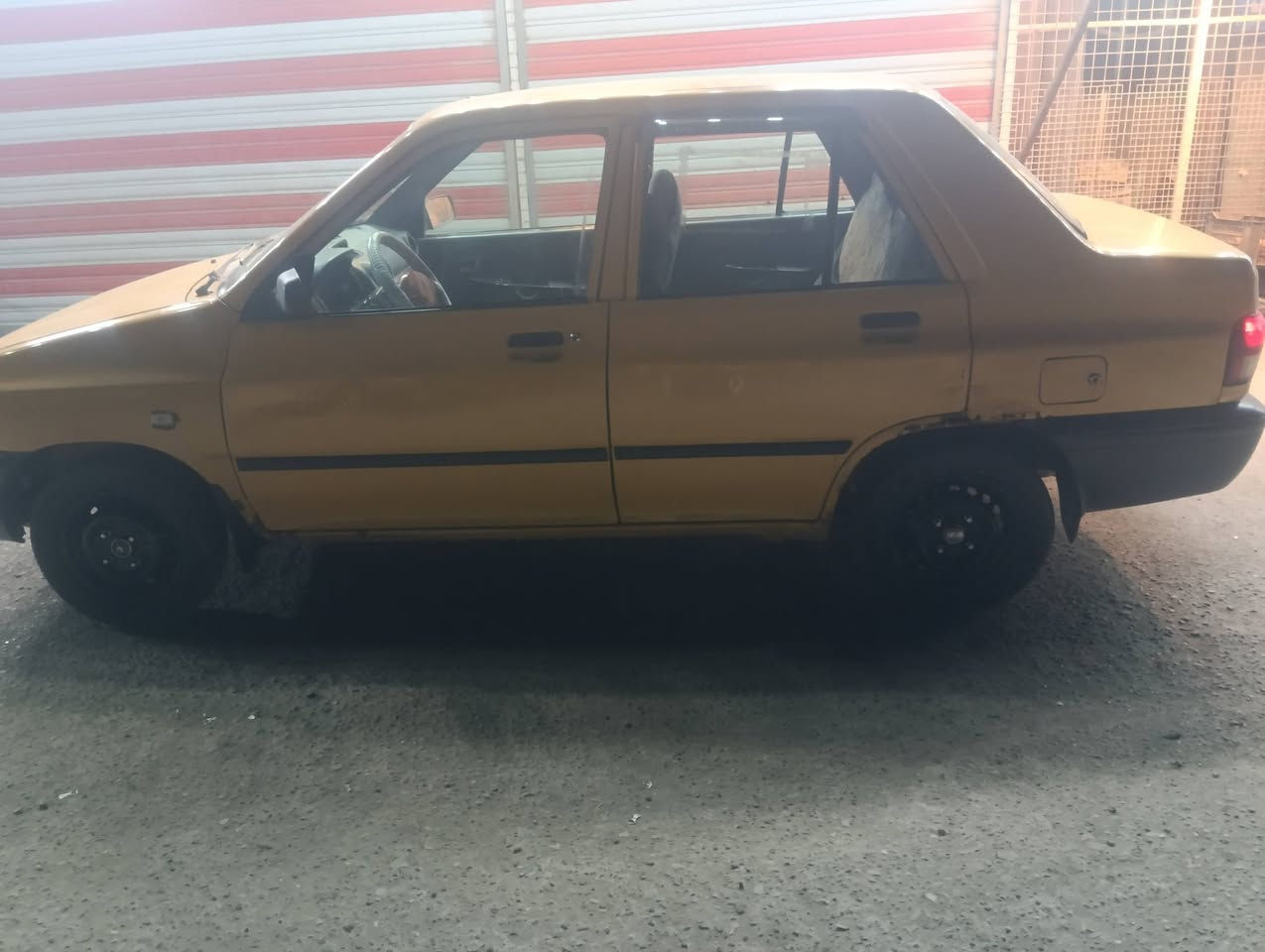 سلام عليكم سايبه 2015كيرومحرك مكفولات شواصي نضيفه بس واحد بي فطر من يم جف زقير مصوره هيه مصفره عليه غرامه 500عليه سنويه بعد شهر تصقط بيه جاملغ مبدل وكشر كدامكم سعر 28وبيه مجال بيه خياس بلدوسات رقم ***********
