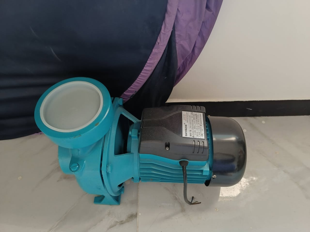 السلام عليكم 
هذا ماطور سحب أربعة انج ودفع أربعة انج أربعة حصان نوع شمج 
جديد بالكرتون غير مستعمل لوك 
والله اخذتة ب 250 وماشغلتة ابد بعدة حتى ما مربوط 
قيم وأخذ بدون كسران 
***********
