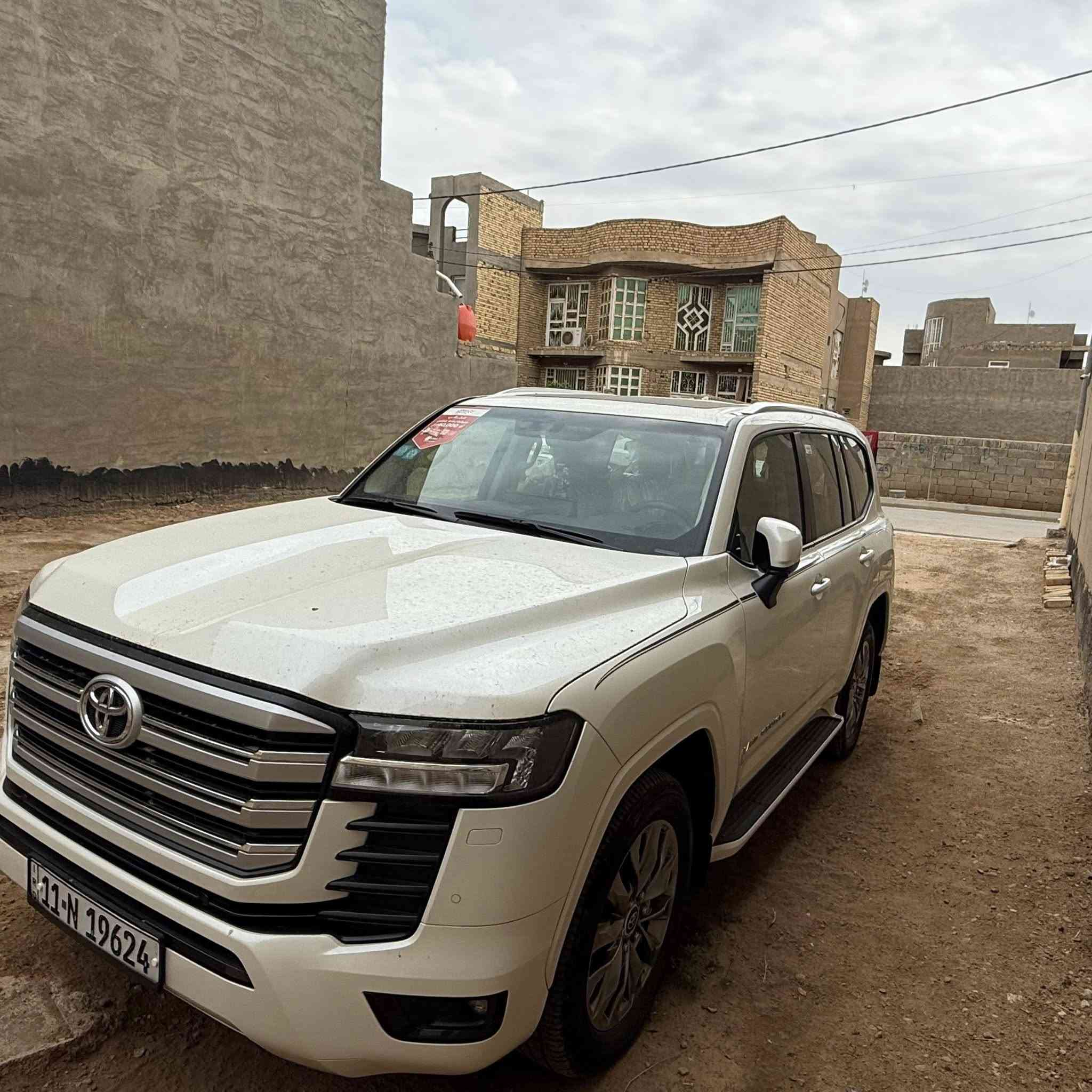 السلام عليكم 
للبيع لاندكروز 2024 SAS 
كفاله عامه ماشيه 20 الف 
فول مواصفات رقم بغداد باسمي 
السعر 700$ مكان السياره واسط الكوت 
***********
