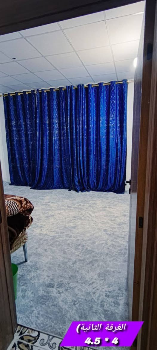 يا الله بيت للبيع المساحه 100 متر النجف الاشرف حي ميسان قطاع 22 قريب على الوكيل البصراوي طابقين طابق الاول غرفه وصاله طابق الثاني غرفتين صاله وصحيات شغل جناي صب كونكريت الاستفسار مراجعه مكتب بركات اهل البيت***********
