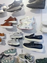 أحذية • أصلية • ٤٢٥قطعة