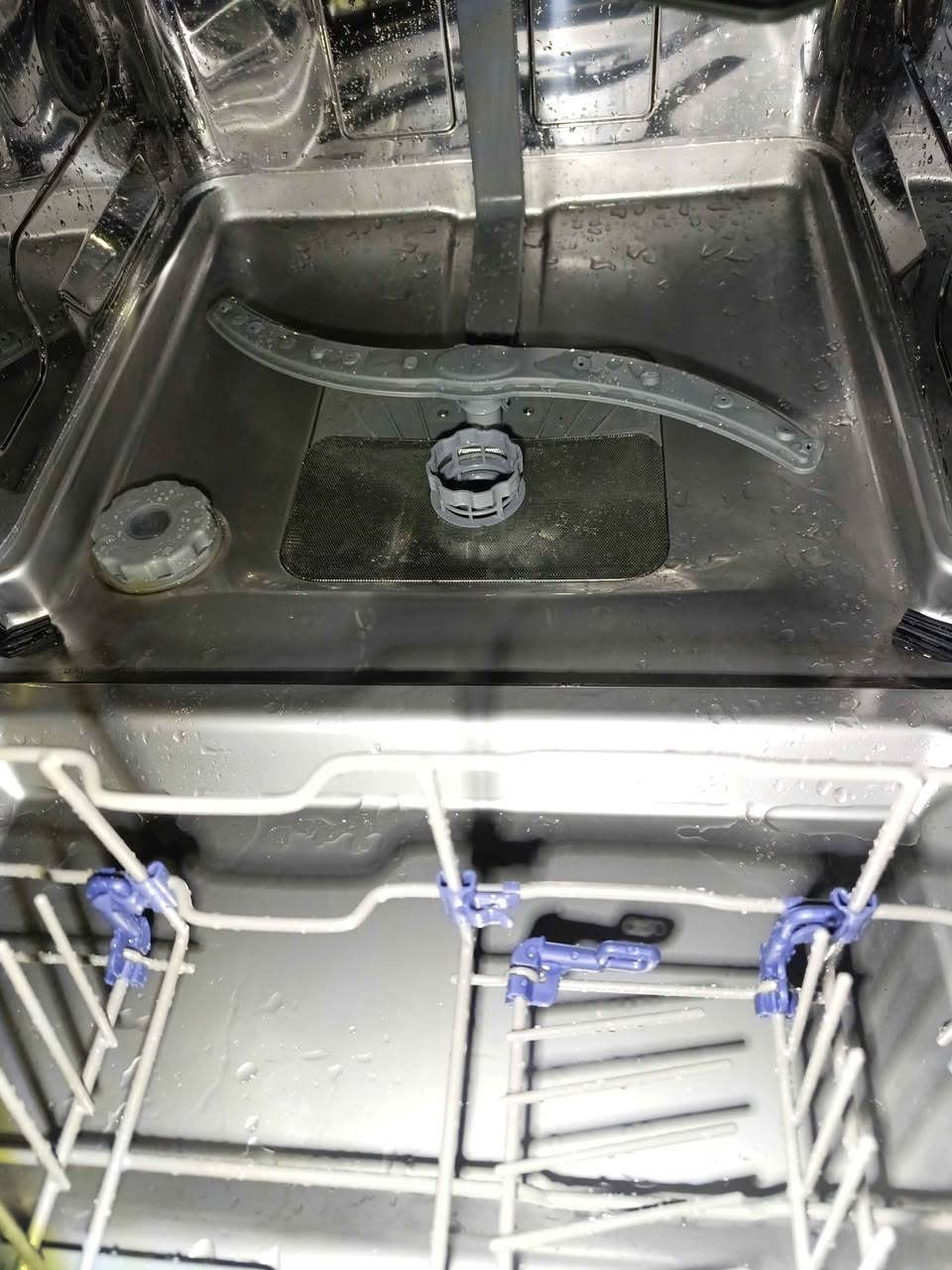 قاپشۆری گراندی ۱٤ نەفەری زۆر پاک و بێ عەیبو بێ کێشەیە مۆدیلی نوێیە و لەمسە و دەسکاری نەکراوە پارچەکانی ،زۆر کەم بەکار هاتووە و ۳ ڕەفەیە بەشەرت ئەیفرۆشم 
ژم:***********  viber&whatsapp
شوێن :سلێمانی 
نرخ: 180هەزار السليمانية, العراق
