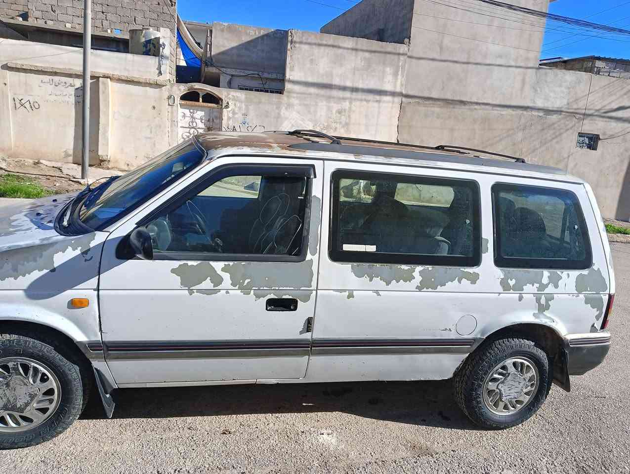 السلام عليكم 
سيارة كلايزر موديل 92 محرك دوج اصلي و كير شرط  سيارة حلوه ونضيفه بس الصبغ مكشط رقم نينوئ مسطره السعر 38 
مكاني موصل    ***********
