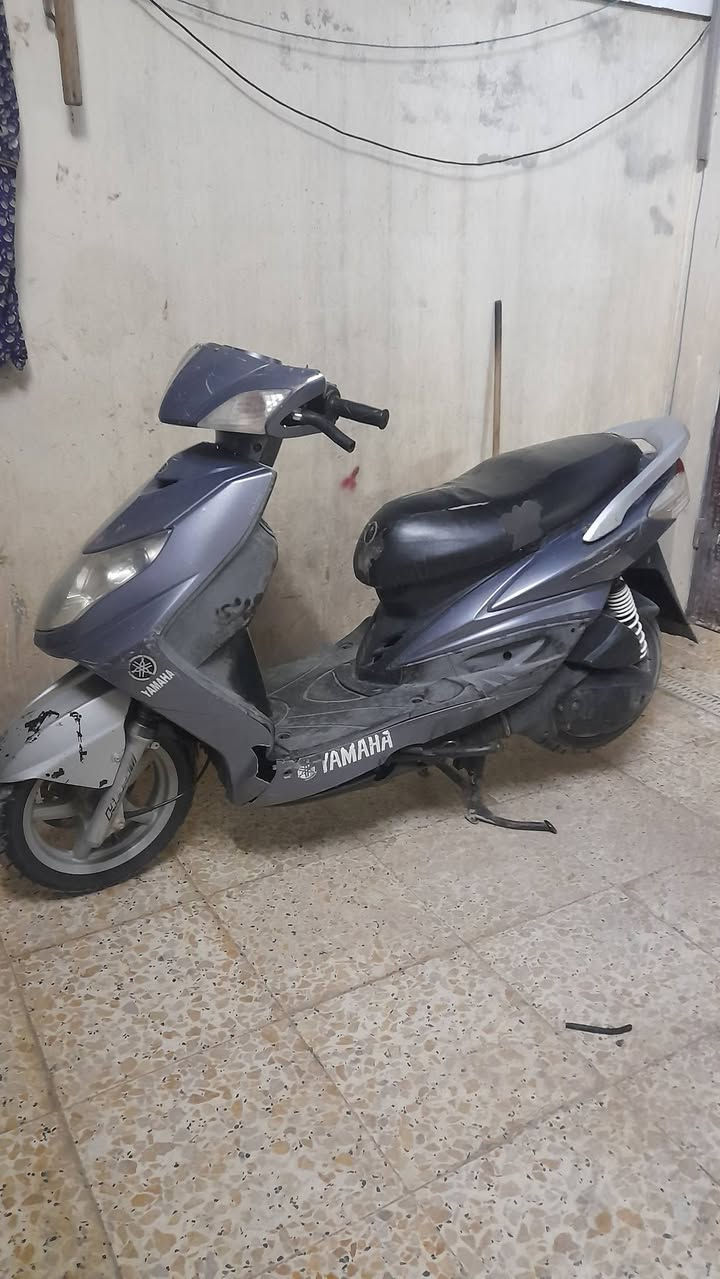 سكنس فحل نكره سلف كابريتر وسلف ابلادي تايرات جدد  كفرات بلادية كهربائيات كلها شغاله هورن لايت عالي ناصي اشاير قفل جنطه قفل استيرن كله شغال ابريكات خلفي امامي شلعه ومعدل لانضوح لاتبخير محرك بل جيس كيجات كيلو متر وسرعه وبانزين شغالات سعر 550 مكاني بغداد الحبيبية ساحة الحمزة  المو شراي لايتعبني ***********
