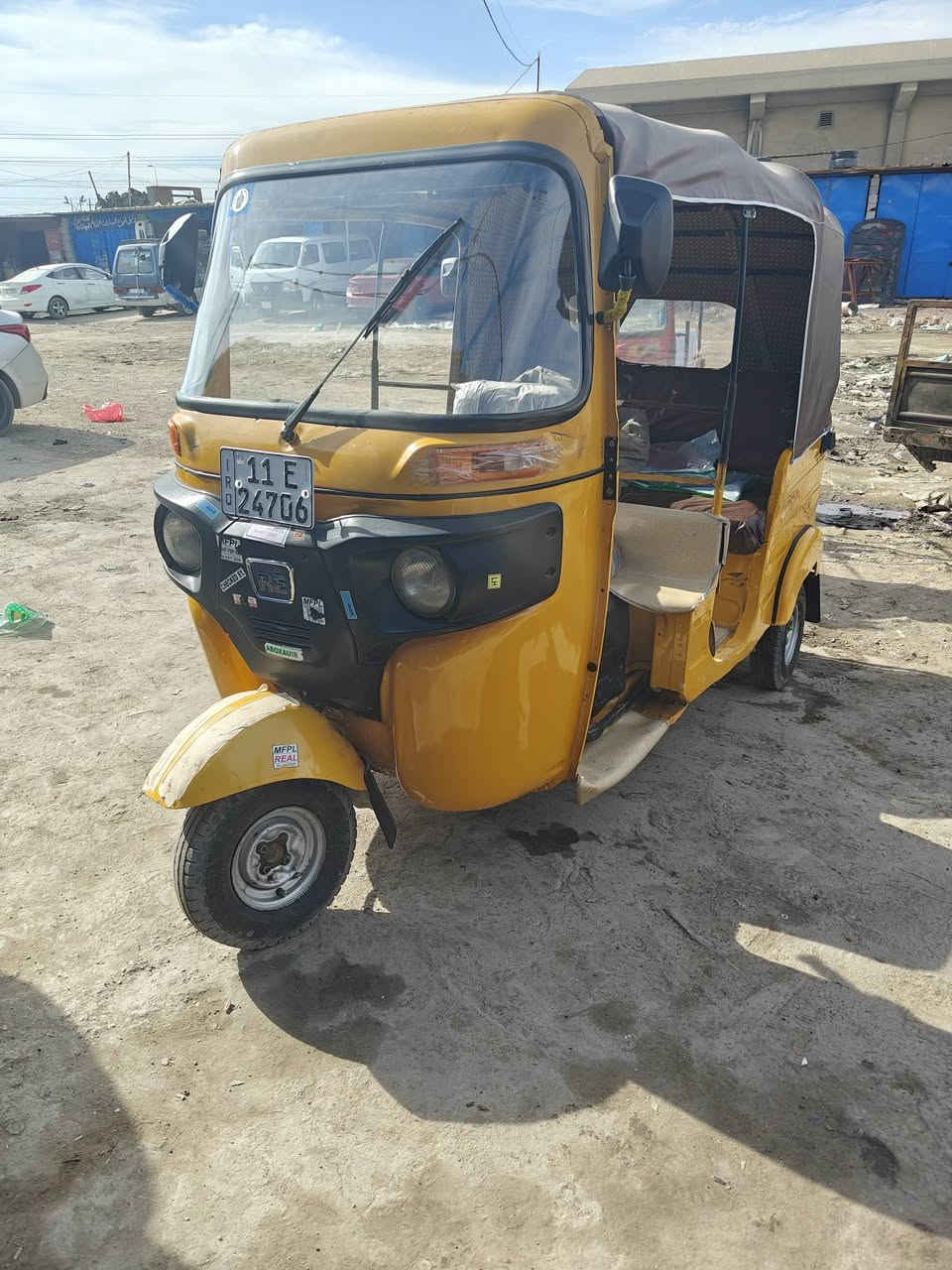 سلام عليكم تكتك موديل 20شهر6 كير مكينه اكسل كفاله من تبخير والتنقيص جادر جديد دوشمه جديده تخم تاير خياس مابيه صبغ جماليه  رقم سنويه هزة جديده تحويل ثاني يوم كل نقص مابيه كبل للشارع الف ماذب عليه مكاني بغداد الغزاليه السعر 5750رقم***********
