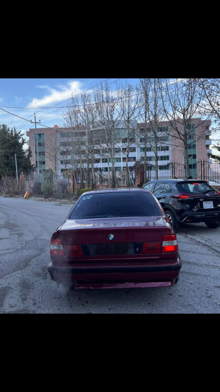 بیئێم ٥۲٥ مۆدێل ۱۹۹٤ فول فول مواسەفاتە تەنها سلایت نیە گێرو مەکینەو موسو بڕانەوەی بەشەرتە یەک لێدرانی بچوکی لای سەیاقی هەیە سەنەوی ئەسڵی لەگەڵ دایە بەشەرتی ئەوەلیات سعر ۳٨ وەڕەقەو مەجالێکی برایەنەی تێدایە بۆ زانیاری زیاتر پەیوەندی بکە *********** گەر موشتەری نیت سەرمان مەهێشێنە ماڵی دۆست أربيل, العراق
