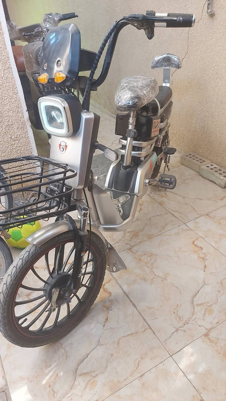 السلام عليكم للبيع بايسكل شحن 
 دبل بصمه نظيف جدآ السعر ٢٥٠وبي مجال للإستفسار ***********
