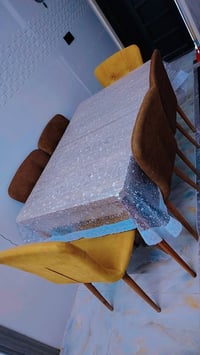 ميز طعام • ٦ كراسي