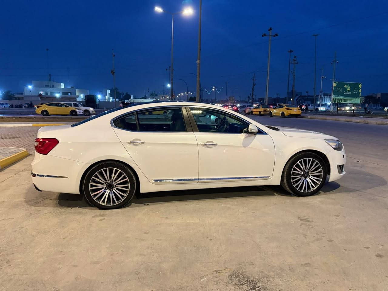 السلام عليكم كيا كادنزه 2015 خليجية
.رقم اربيل جديد

سنوية2027/7/2

سنويه ب اسمي تحويل شوكت متريد 
موصفات فول 

فول الفول مكينه 6 سلندر مكينه مفتوحه فقط من الأعلى 

سيارة كفالة فقط رش جاملغ امامي الأيمن والأيسر 

مكينه وكير حداديه وتخم تاير تبريد غرفه الف ماذب عليه خير من الله .............................

سياره نضافته 💯 بل 💯 شكد ما توقع نضيفه وجاهزه 

موصفات السياره 

بصمه ابواب وتشغيل 

بانوراما طكتين 

كشنات جلد

اناره داخليه مخفيه شركه

داخل ملكي للخير 

تدفئه  كشنات

قطعتين تبريد 

تحكم كشنات منفصل بل ابواب 

تحكم بيانو 

برده خلفيه كهربائيه 

بردات جانبيه خلفيه 

مري شفط نظام ترحيب

مري قلاب..............

شاشه كامره دواره 

عنده تقرب اناره داخليه 

فتح صندوق ذكي 

لدات خلفي 

حساس امامي خلفي 

نظام اصوات انفنتي 

لد مري جانبي 

حساس خلفي امامي 

يدات نيكل إشارات ترحيب جانبي 

دمام خلفي كولتي عالي 

دبل كزوو خلفي 

ويل كب 19 كرؤم......

------------------------------------------

مكان السياره
 واسط / الكوت .................
للاستفسار الاتصال او المراسله عبر الواتس آب 
***********
***********

السعر 135 وبيه مجال .................
