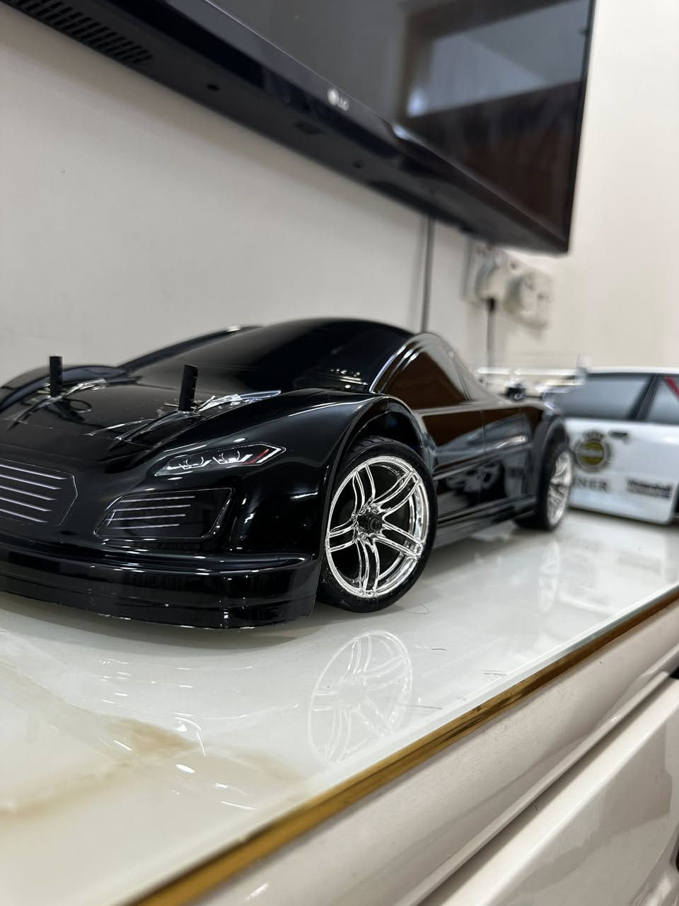 سلام عليكم
للبيع فقط 
Hsp flying fish 1/10 
محرك بلادي مزود بدشلي 29t 
شاصي نظيف جدا 
عقل سربس هوبي 80a 
كونترول بلادي hsp 
كڤر جديد طلب خاص مابي شخط 
تايرات وويل جدد 
السياره تنباع كامله بدون بطاريه 
سعر 250 الف وبيه مجال بسيط ان شاء الله


**إذا كنت صاحب هذا الإعلان وتريد حذفه لأي سبب، رجاءا أرسل رسالة إلى الدعم الفني**