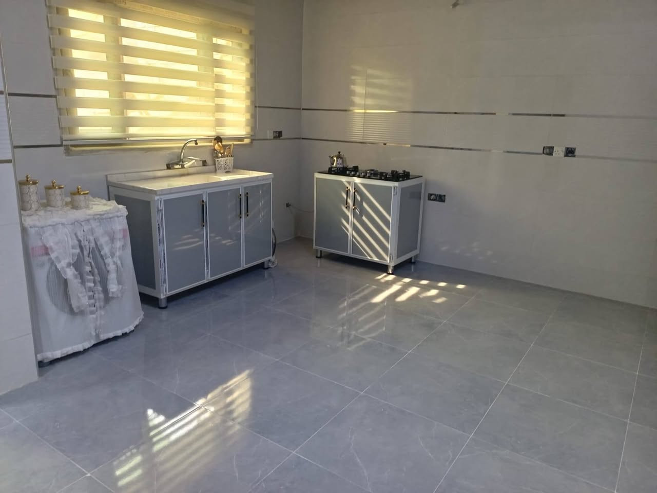 بيت للبيع في حي الملايين الثانية تقطيع الملاح مساحة 182م بي نقص الجص وأبواب داخلية للاستفسار الاتصال على ***********
