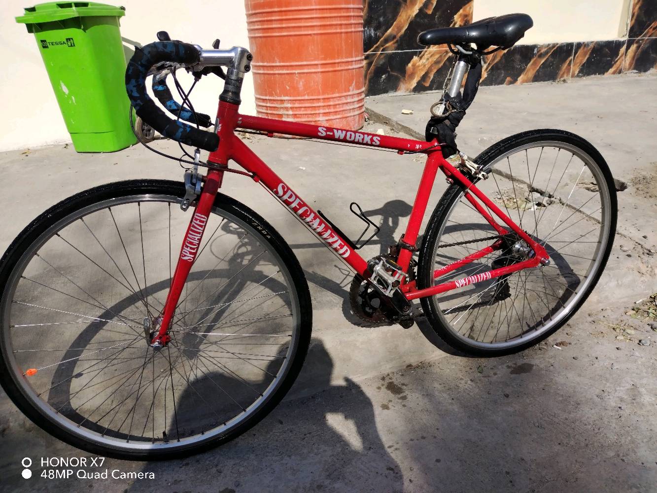 باسكل رود كلاسك حجمه اطار( c700 (28 *32 قياسه فريم xs ٤٨ المنيوم
سيتم بريكات تاكيترو يدات و طواكه
سيستم شيمانو تورني عكرب و نقال و صينيه حجم صينيه( ٥١ و ٣٤ ) سن 
مكينه خلفيه ٧ نمر شيمانو
كامل مكمل مناقصي شي
اطارات كيندا الاصليه جديد
وزنه خفيف سعره١١٠  الف مكان حي العامل بغداد
