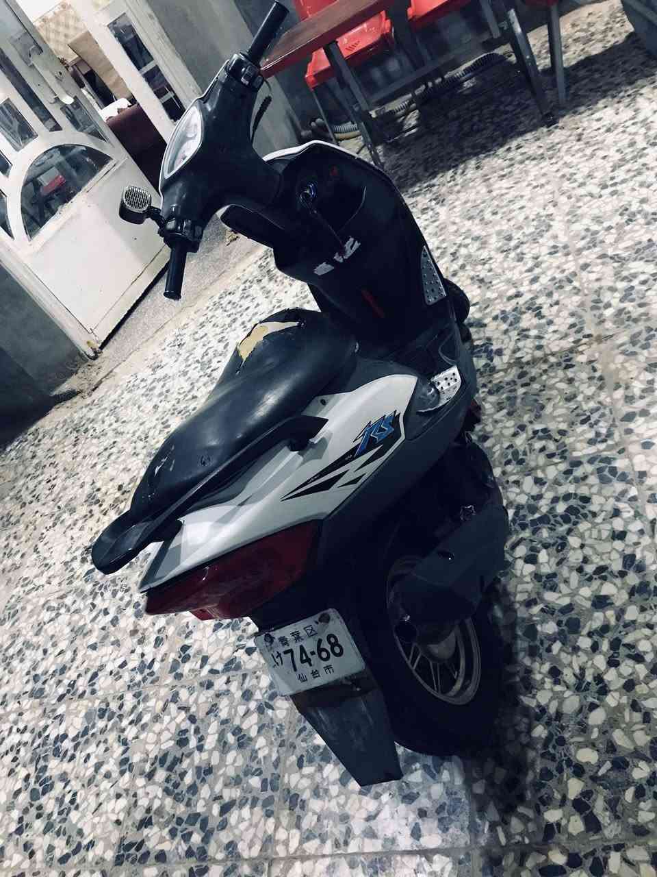 السلام عليكم
دراجه ماكس عدله 
كهربائياتها كلها شغاله 
مكينه خير من الله شلعه و معدله 
شغاله سلف و هندر نكره 
مكينه مفتوحه 55 
اي نقص ما بيها 

للمراوس فقط ب كير اصولي 

العنوان بابل ابو غرق 
الرقم بي واتساب ***********
