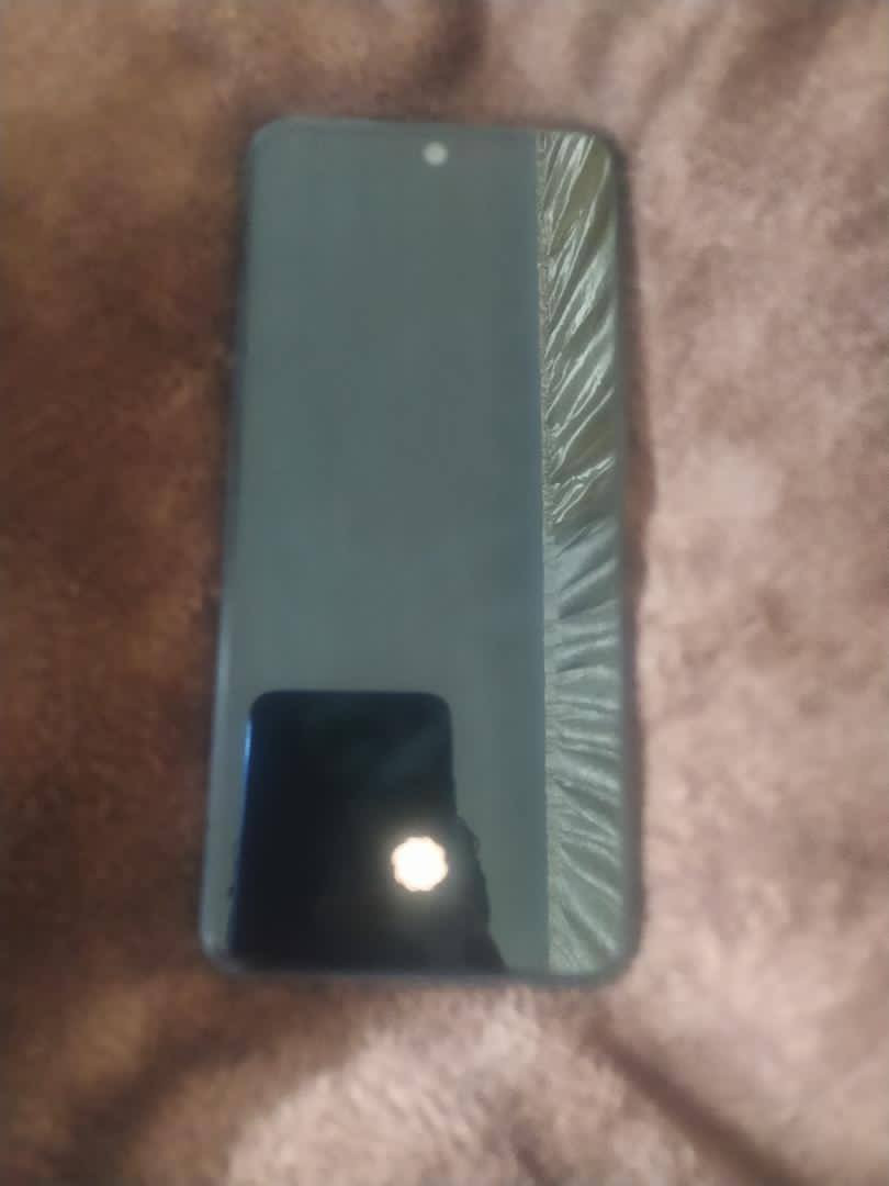 هوت 50 برو فقط مبدل ضهر
تربده الالعاب ينطيك60 فريم 
تريده كامره تشك شك 
تريده تصفح جهاز كلش راقي
والضهر بدلته لان مشخط لا اكثر ولا اقل 
بصمه بلشاشه وصوت ستيريو 
دبل خط ورام 
بطارية 5500
ذاكره 256gb ب 16
جهاظ خير من الله 
مراوس ايفون فقط لان محتاج ايكلود اخلي بي
راسلوني واتساب ***********
