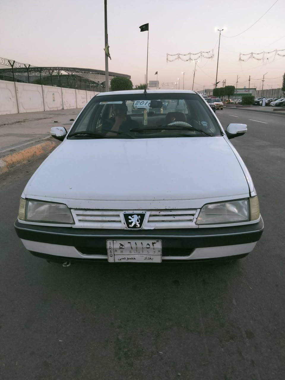 سلام عليكم بيجو للبيع سياره حلوه ونضيفه ومابيه نقص اي كير مكينه تبريد صدر تخم تاير يعني سياره جاهزه 2009 تحويل ثاني يوم  بيه هيج مكانان صبغ *********** السعر ٣٢وبي مجال

