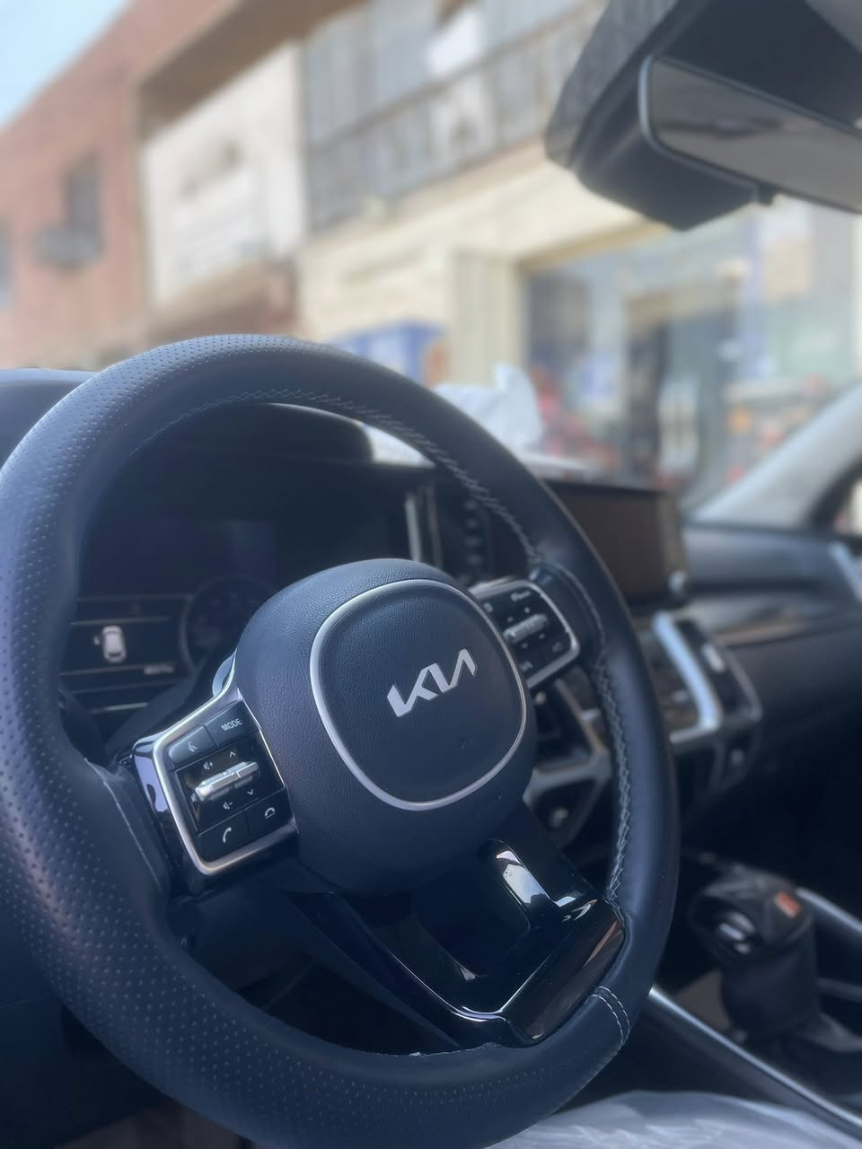 السلام عليكم 
سورنتو 2022 وارد امريكي 
فول مواصفات ما عده الفتحه 
مكينه اربعه اسلندر 2500 
المواصفات 
بصبه بصمط ابواب بصمت تشخيل عن بعد 
حساسات اماميه خلفيه تبريد قطعتين كشنات 
جلد كهرباء تتفه تبريد كشنات ردارات جانبيه 
الحادث جاملخ امامي ايمن مبدل والباب الجانبي 
مبدل نفس الون وباقي مكفول بجم كبس 
تخم تاير جدد صدر امامي خلفي جديد ماشيه 70 
بسمي رقم بخداد جديد بسمي اراوس ويه سياره 
تاسان 2025 او 2026 تو كلر فقط 
السعد $(235) وبيه مجال بصيط 
العنوان بغداد الشعب 
الرقم (***********)
