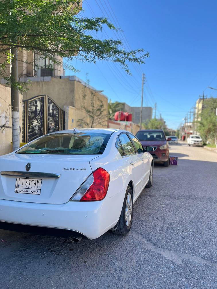 السلام عليكم رينو سفران ٢٠١١ 
سياره جاهزه من كلشي كفاله عامة استخدام شخصي 
الدوشمه جديده 
تبريد خير من الله
فراش الارضيه جديد 
حداديه 
تدفئه كشنات 
كهربايلات جديده 
شاشه تدعم كاربلاي 
وبيه موصفات بعد تعال وشف بعينك احسن . البصره السعر ٨٩ وبيه مجال حگ جيه تعال ***********
*********** البصرة, العراق
