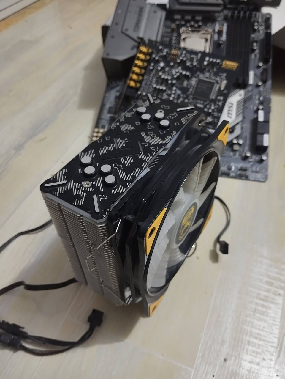 للبيع قطع PC Gaming – شغالة وبحالة جيدة
🔹 اللوحة الأم: MSI MAG Z390 Tomahawk
🔹 المعالج: Intel Core i5-8600K – 6 أنوية / 3.60GHz (مفتوح الكسر)
🔹 كرت الصوت: Creative Sound Blaster SB1550 PCIe
🔹 المبرد: Tower Air Cooler 
المواصفات:
✅ البورد تدعم معالجات Intel الجيل 8 و9
✅ 4 شقوق رام DDR4
✅ منافذ M.2 + تبريد ممتاز للـ VRM
السعر 180 مع التوصيل
