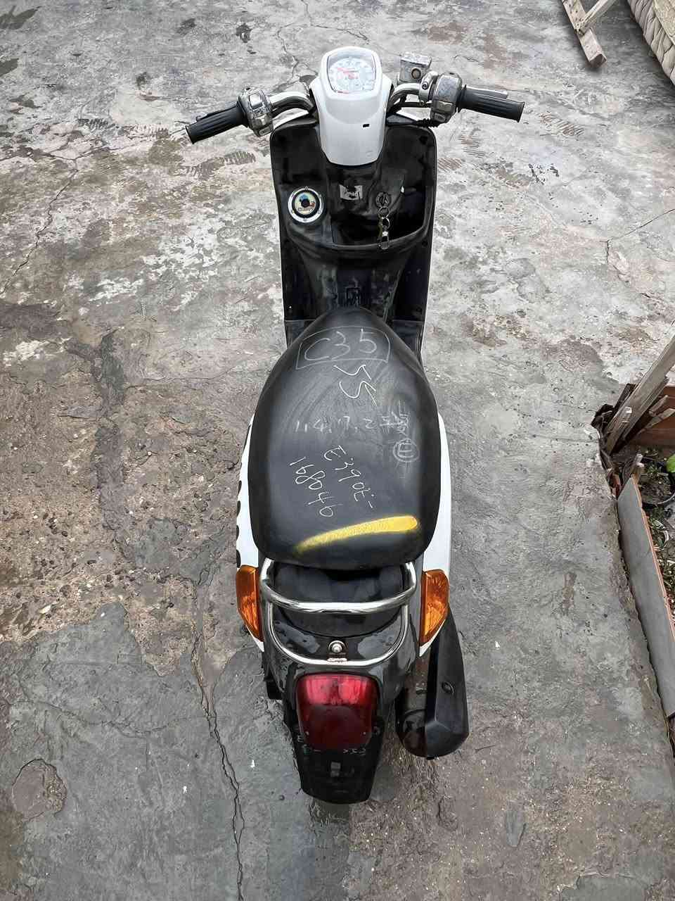 دراجه بوليسي نضافه عامه فحص محرك كلشي بيها بلاد كهربائيات كلها شغاله هندر سلف تجي تفحص بيدك وتشوف النضافه مكاني بصره حكيميه رقم
***********
 سعر مليون 200)
