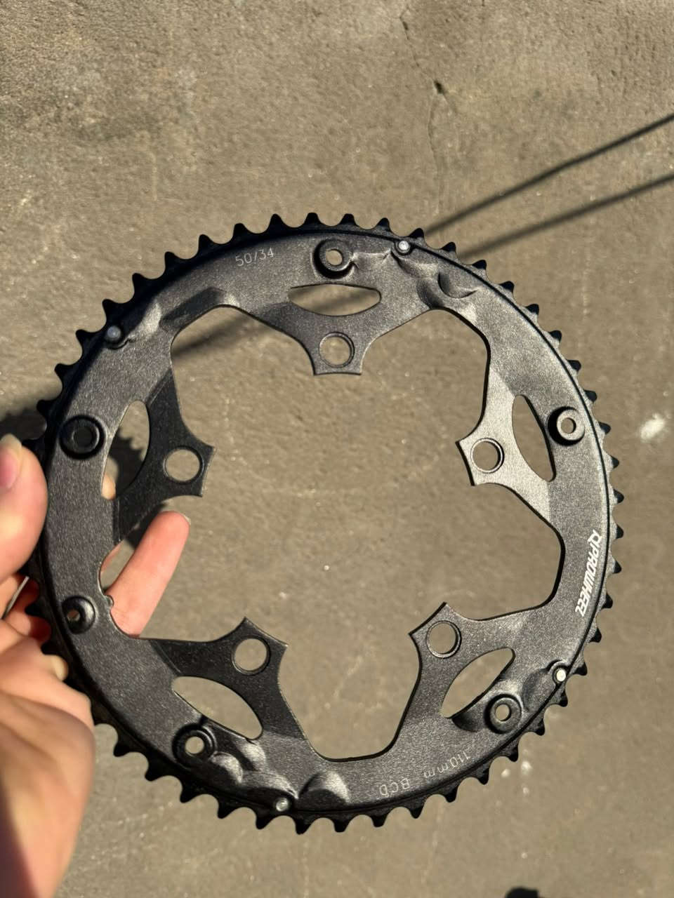 السلام عليكم 

رمضان كريم 

ويل فكسد خلفي مع الدشالي 

متحركه (17)سن

ثابته(17)سن

سعر 30 الف شامل التوصيل

صينيه فكسد 50 سن جديده مامستعمله

25 الف شامل التوصيل

الويل والصينيه شلع ثنينهن 50 الف شامل التوصيل


**إذا كنت صاحب هذا الإعلان وتريد حذفه لأي سبب، رجاءا أرسل رسالة إلى الدعم الفني**