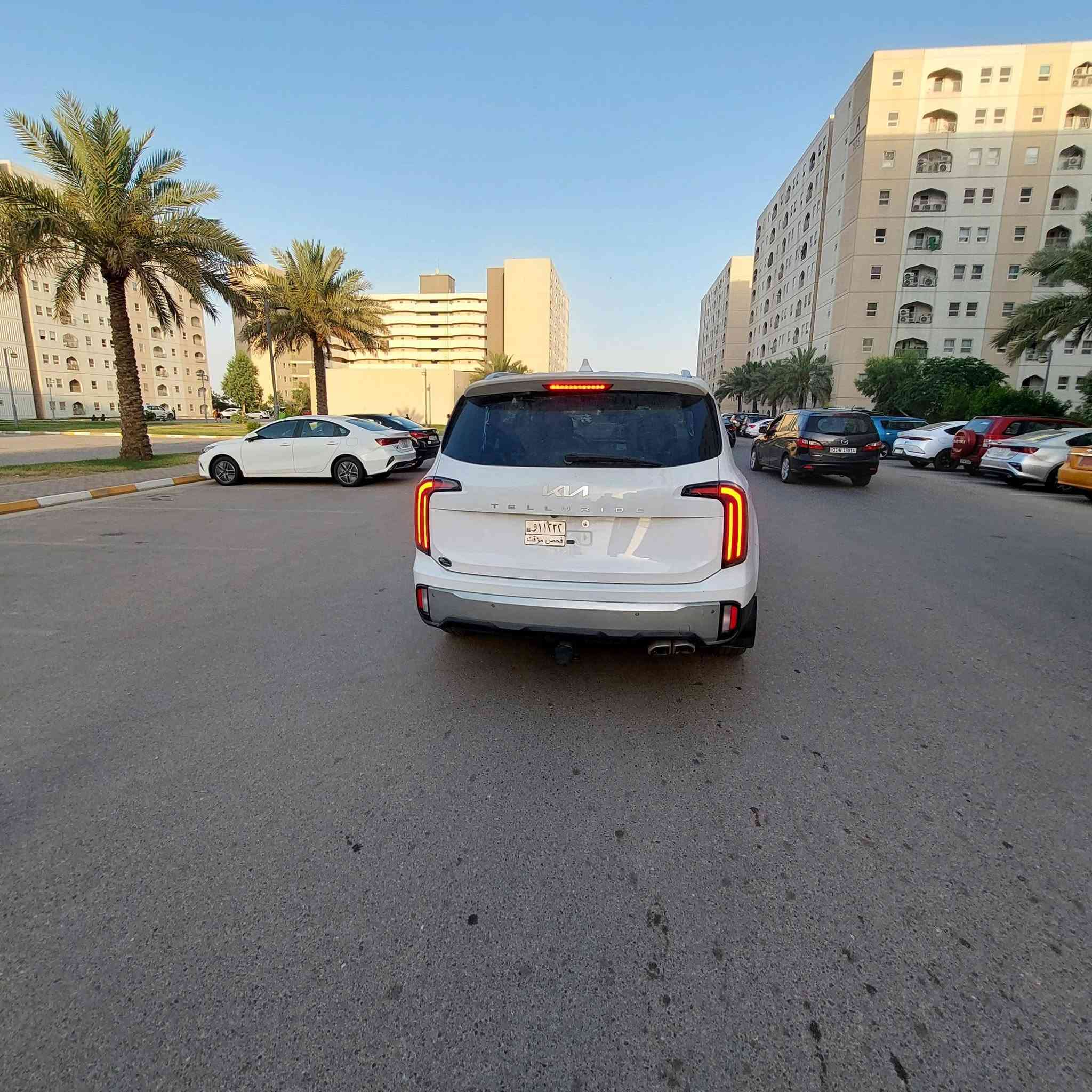 السلام عليكم كيا تلورايد 2024EX داخله كتاب شهداء 
السياره ليبل واحد بدون تبديل بدون ايرباك بيه تعديل الباب الخلفي عكس السائق 
شاشة متصل دجتال 
كشنات كهرباء تدفئة تبريد مقاعد جلد.
شاشة معلومات وترفيه 12.3 بوصة.
شاحن لاسلكي للهاتف.
باب خلفي كهربائي ذكي.
فتحة سقف 
نظام كاميرا وحساسات اصطفاف.
أنظمة أمان متقدمة مثل المحافظة على المسار، مثبت السرعة الذكي، مراقبة النقطة العمياء، والفرملة التلقائية للطوارئ 
السياره بسمي وكاله بسم المشتري 
متوفر واتساب ***********
