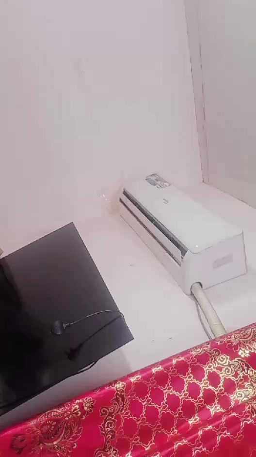 السلام عليكم بيت تجاوز 180متر للبيع او للايجار  متكون من استقبال
وغرفه وهول ومطبخ وحمام داخلي وخارجي وطرمه جبيره ومحل داخ البيت ومساحه فارغه جبيره وره البيت   بيت نضيف كولش وطني بي خطين ومولده  ابيعه البيت او ائئجره  هوه والاثاث الاثاث كدامكم تخم 10مقاعد تركي. معه طبلات  بلازمات 2وحده 50 وحده 60. سبالت حجم طنين عدد2.  كنتور  3ابواب صاج تكمه ثلاجه ام 4ابواب
كاونتر فر مرمر وطباخ وكنفيره الحجم الكبير سخان ماطور
تانكيات 2 عنوان مدخل الشرطه الرابعه مقابيل فلكة الشهداء ***********
