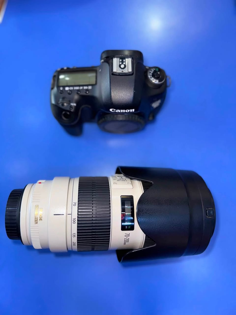🔥 كاميرا للبيع  🔥
📸 Canon 5D Mark III
✅ الشتر: 50 ألف فقط
✅ حالة ممتازة جداً ونظيفة، استخدام شخصي.

📦 المرفقات:
✔️ عدسة Canon 70-200mm Mark II
✔️ Canon BG-E11 Battery Grip الأصلي
✔️ 3 بطاريات
✔️ الشاحنة
✔️العدسة 70-200 الاصدار الثاني  دبل سبلايزر
✔️ حقيبة الكاميرا
✔️رام ذاكرة 16GB

الكاميرا جاهزة للعمل مباشرة، مناسبة للأعراس، المناسبات، البورتريه، الفيديو، وصناعة المحتوى، ولا تحتاج أي مصروف.

مو مجرد كاميرا… هذا باكيج احترافي متكامل يوفر عليك وقت وجهد ومبالغ إضافية.

📍 الموقع: كربلاء.

📩 للمعاينة أو الاستفسار، ***********
