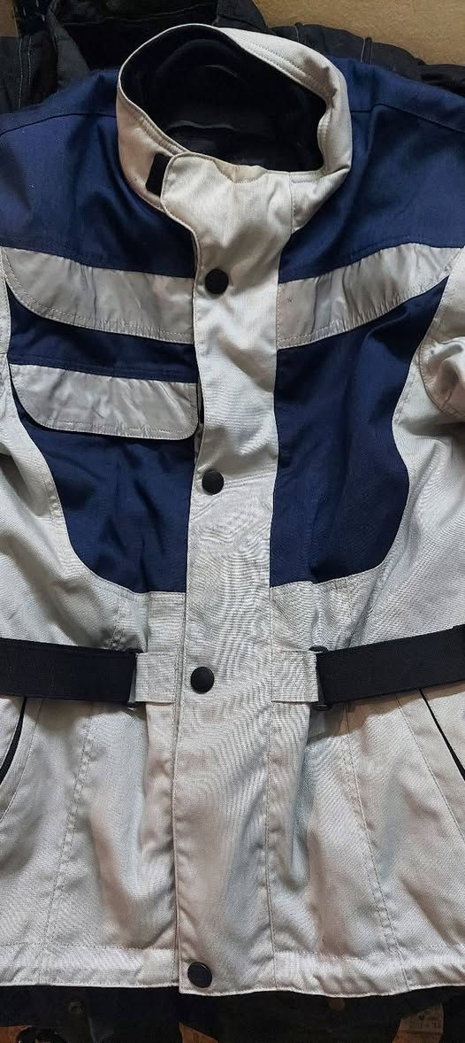 وجبة جديد قماصل سيفتي لاصحاب الدراجات النارية القياسات  اللون الاسود ٢ اكس لارج  
 قياس ميديم BMW
متوفر توصيل لكافة المحافظات بغداد ب٤ والمحافظات ب٦
 للمزيد من المعلومات المراسلة على الخاص او الاتصال  ***********بالرقم
