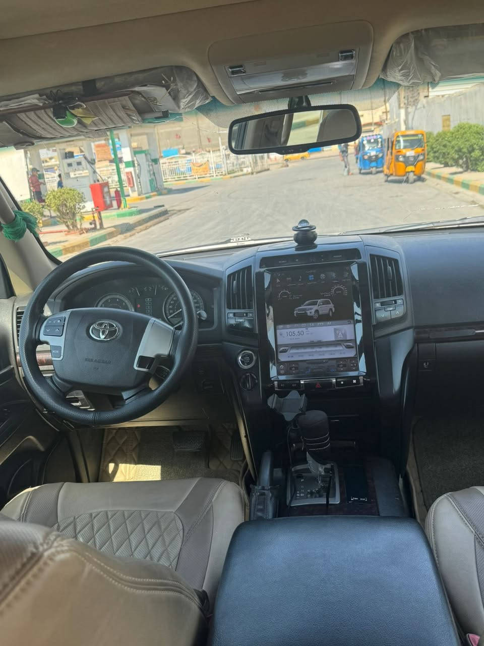 سلام عليكم لاندكروز 2010 محدث 2015 للاستفسار اتصال ع رقم ***********
