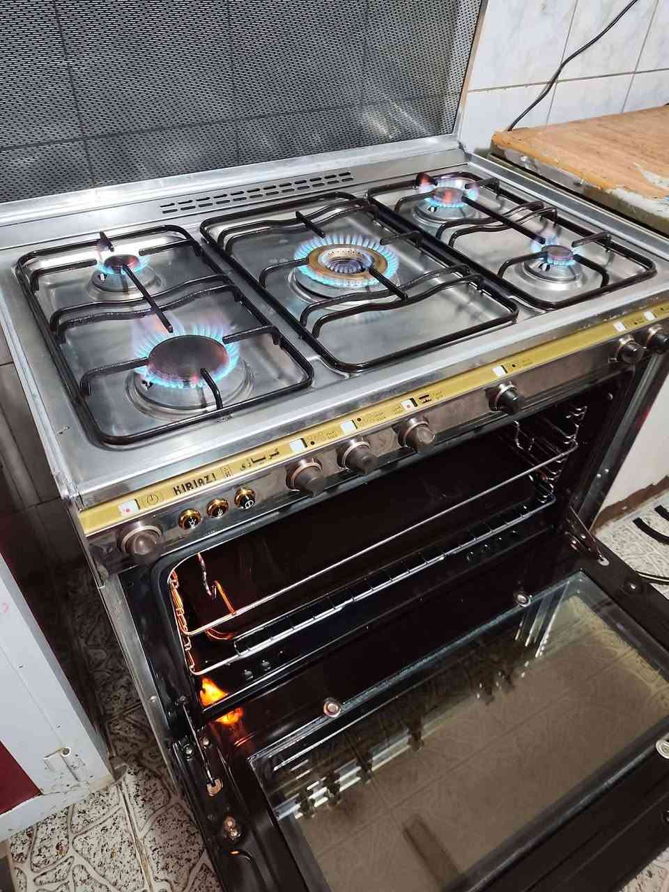 طباخ كريازي مصري الباب الاول  ابلادي يشتغل كهرباء وغاز  جداحه وشوايه وكلوب بسعر 290 بي مجال العنوان الدوره الرقم ***********

