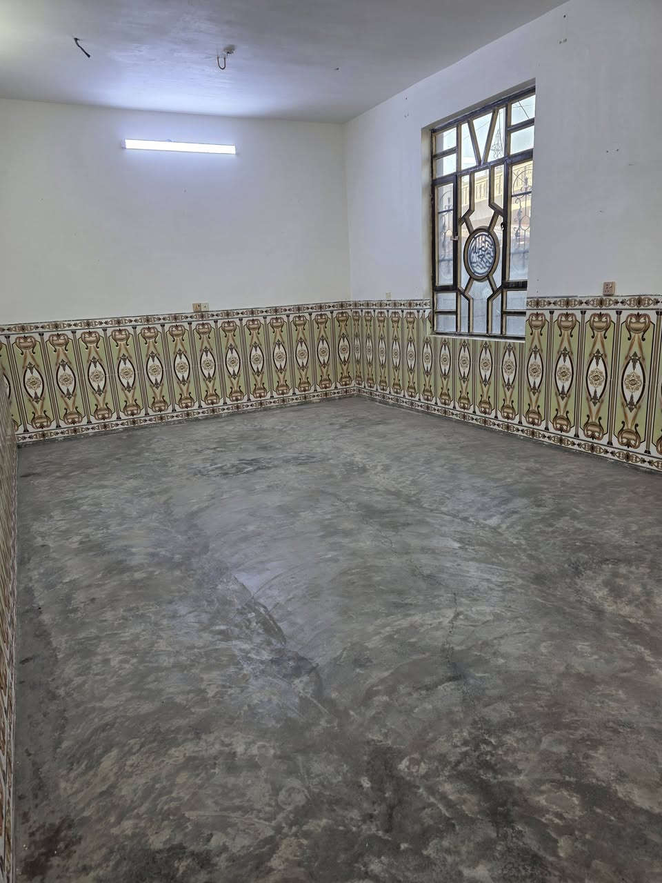 السلام عليكم ورحمة الله وبركاته🫱🏽‍🫲🏻
مُتابعينه الكرام 
عرض رهيب💯
دار للبيع🏠 عقد زراعي المساحة 750م
يحتوي الدار🏠 على صاله 9×5 ثلاث غرف منام 4.5×5 وحولي كبير وحمام ومطبخ وصحيات(داخليه وخارجيه) 
حدائق كبيره امام البيت وجانبيه⛲
🔹الموقع مُمَيز جداً💯 
العنوان: بغداد/تاجي/زمله حَمدي 
(قُرب شارع الرئيسي للزمله) 
للاستفسار الاتصال على الارقام الاتيه 📞📞📞
كورك: ***********واتساب
اسيا: ***********
مَكتب ديرتنا للعقار 🏢
