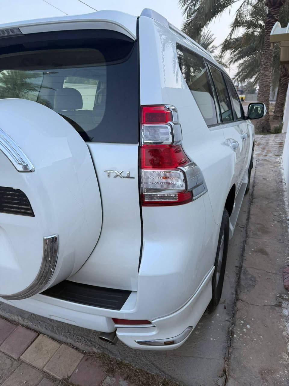 السلام عليكم
 برادو 16/TXLسياره فتحه بصمه دبل تانكي 7راكب V6سلندر سياره مري شفط  سياره حداديه كير مكينه تبريد كله على وضع الشركه ماشيه 160 الف حقيقي   بيها شويه بارد بالباب مال الصندوق اقل الشبر
كفاله عامه من صبغ او فتح رقم اربيل  باسمي تحويل ثاني يوم سعرها350 وبيها مجال 
مكانها الانبار الرمادي ***********
