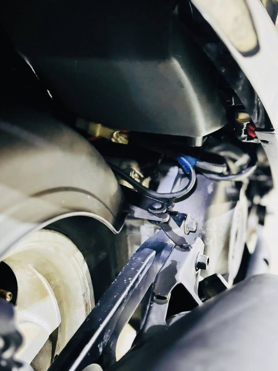 سلام عليكم دراجة للبيع أكزز الحديث موديل 2012 صارلها 20 يوم من طالعه من الحاويه دراجه مابيها اي عيب 
والسعر على الخاص***********
