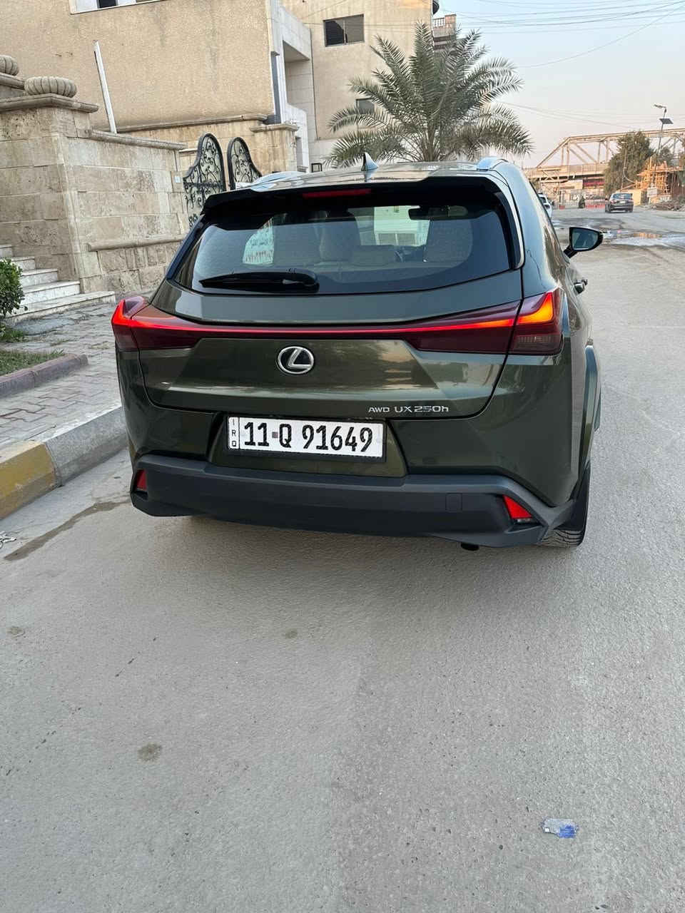 �✨– Lexus UX 250H موديل 2023 ✨🚘
🔹فول السياره بريميوم

🔹️️ رقم بغداد سنويه بأسمي 

🔹ممشى السيارة mi53 قابل للزياده 

🔹داخل ابيض 

🔹 هايبرد اقتصادية + بانزين قوة لكزس المعروفة2000 تيربو 

🔹 فل كامل / جلد / تبريد وتسخين مقاعد

🔹 شاشة كبيرة + ساوند مميز + بصمة دخول وتشغيل

🔹 رادار // فتحة سقف

🔹صور الحادث مرفوقه مع الصور

🔹 حادث السياره بطرف البنيد  وصبغ الباب خلف السائق وطرف الدعاميه صبغ والباقي مكفول

💎 المواصفات كلها حاضرة، والسيارة حالتها 🔥 “تخبل”

✅ ما تحتاج ولا فلس تصليح 

💰 السعر: 21500$

للاستفسار الاتصال ***********

العنوان  بغداد العطيفيه
