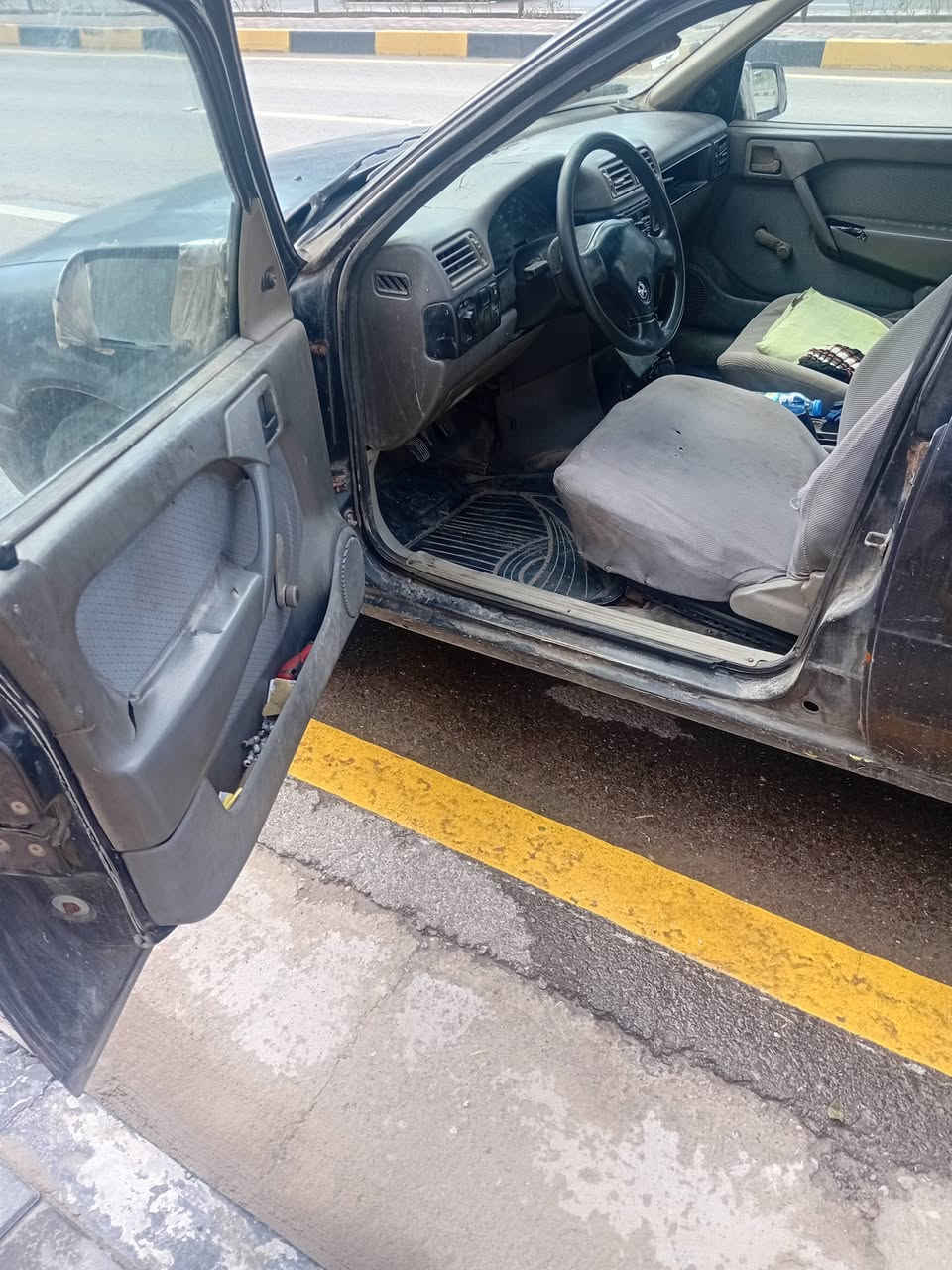 سيارة أوبل موديل 1992 حجم 18 اللون اسود كحلي 
شرط التحويل والوكالة 
طقم إطارات جديد محرك نفخ وباقي داخل نظيف 
 السيارة كدام  العين 
السعر 35 وبيها مجال قليل 
***********
