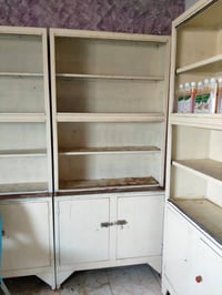 رفوف للبيع  عدد 7  سعر الواحد 25 الف  للاستفسار الاتصال على 0780250314...