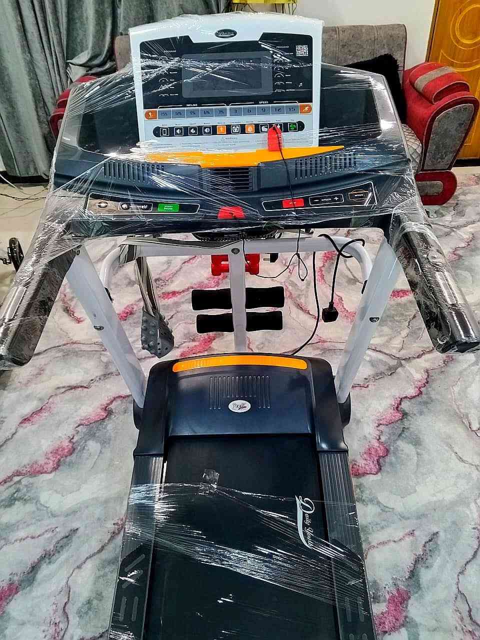 جهاز جري نضيف جدا واستخدام قليل
جهاز بي دقات قلب
 سعرات حرارية
 جبلي هزاز مكسر للشحوم البطن
   دمبلصات
 شناو بطن
متعدد السرعات
يتحمل أوزان ثقيلة
ماخذينه بمليون ونص 
اريده  900 الف وبي مجال 
جديد كلش سبب البيع مكان ماعندي


**إذا كنت صاحب هذا الإعلان وتريد حذفه لأي سبب، رجاءا أرسل رسالة إلى الدعم الفني**