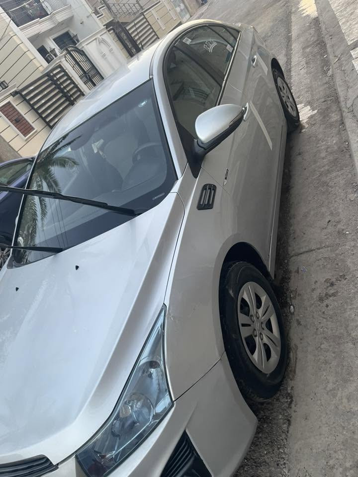 🚗 للبيع شيفروليه كروز 2015 أمريكي 🚗

المواصفات:

•  المحرك: 1800 سي 

•  الرقم: شمالي الدولي الجديد - بإسمي شخصياً 

•  الحالة: سنوية للـ 31 + هزة + فحص كامل

•  المواصفات: أشاير بالمري + تحكم ستيرن + تبريد يخبل

•  الصدر + التاير + المكينة: كله جديد

ملاحظات مهمة:

1.  الحادث: طخة بالجاملغ الخلفي حادث امريكا + وهنا الجاملغ الأمامي مصلحة ،.

2.  الكير: بي ضعف بالكير، السيارة تمشي وكلشي تمام، بس الخربطة مو دائماً.

السعر: 77 ورقة وبيها مجال للشراي الصدگ

المكان: بغداد - الكرخ

الرقم: ***********

ملاحظة: للشراي الجاد فقط،
