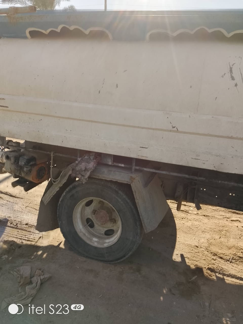 سلام عليكم من رخصت اصحاب الكروب عندي تنكرللبيع نوعيته كنترمستوبيشي مسجل بسنويه برادحموله 7طن تانكي مغلن بيع مستعجل مكان البصره كرمت علي ***********سعر50وبي مجال
