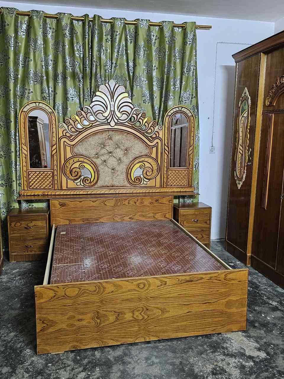 للبيع غرفة نوم توج خشب صاج عراقي نضيفه فول مستخدم قليل عنوان الرمانه البعبيد سعر 800 وبي مجال 
***********
