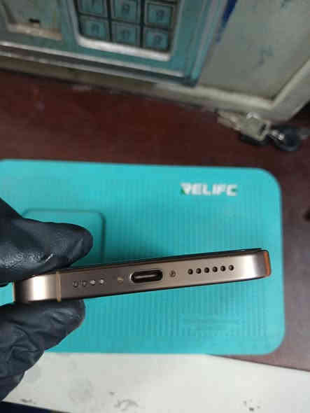 للبيع ايفون 16 ماكس..
ايفون 16 ماكس 256 كيكه .. البطاريه 94 % غراضه كامله.. 
بعده داخل ضمان السعر 1330 وبي مجال.. 
مكاني بغداد اتصل عادي او واتساب ***********..
