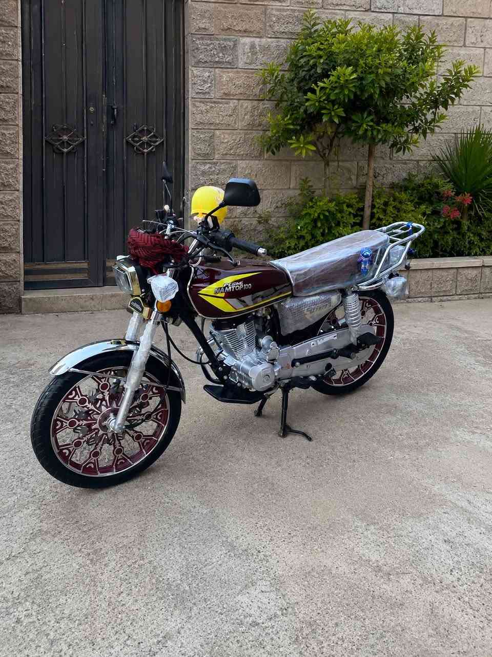 NAMI MTOPRO للبيع
1-الموديل: 2025 محدث 2026
2- سعة المحرك: SS 150
3-محرك اقتصادي وقوي لفئة 150 سي سي.
4- ناقل حركة 5 سرعات (5 كير)
5-الدراجه بحاله جداً ممتازه
6-منفيس اصلي
7- بصمه تشغيل عن بعد وكرت شاشه
8- كلاسيكي أنيق مع لمسات رياضية
العجلات جنوط ألمنيوم رياضية بتصميم مميز

السعر 750 وبيه مجال شي قليل حك الجيه


**إذا كنت صاحب هذا الإعلان وتريد حذفه لأي سبب، رجاءا أرسل رسالة إلى الدعم الفني**