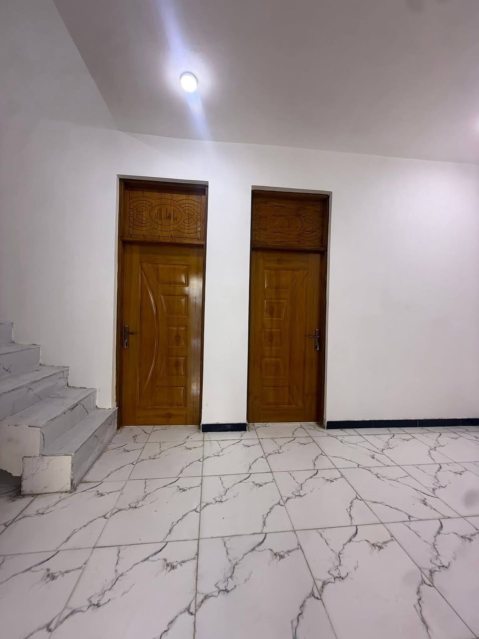 يا الله بيت 120متر بل سديناويه قرب الدله 
كامل الخدمات طابوك صب كونكريت بناء جديد
 تفاصيل البيت غرفتين وصاله ومطبخ
 ودوانيه وصحيات داخليه خارجيه 
سعر مناسب 
للاستفسار ***********

      _______________________________
عندك #بيت للبيع او #للايجار دزلي تفاصيله وسعره ع الخاص بيع وإيجارات سريعه ان شاء الله والتسهيل من الله / تفضلوا خاص اوالاتصال على الرقم التالي 
      _ _ _ _ __***********_ _ _ _  __
                 مكتب الـسـلام للعقار
