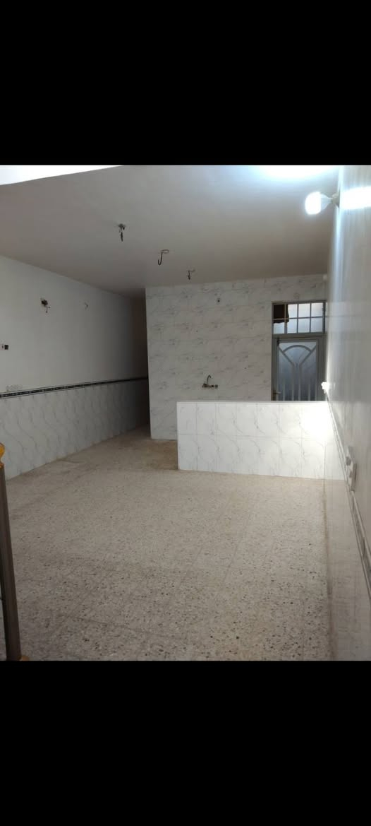 سلام عليكم... بيت 100 متر بحي النداء للايجار منطقة ال 55 خلف قصابية الميالي بفرعين طابق واحد بيت نظيف جدا سعر الايجار 275 الف 
*********** واتساب
