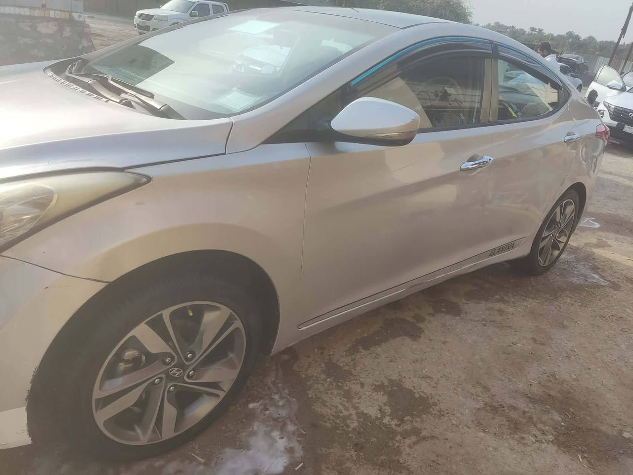 الانترا موديل 14
مكينه 1800 خليجي ضربته اماميه جاملغ الايمن ماعابره. مبدل بيه جاملغ والبنيد  تخم تاير ويل كب والاسبير نظيف رقم مثنى راعيه موجود مداور بأي وقت.  سنوية 2026
السعر 100 وبيه مجال.

***********
