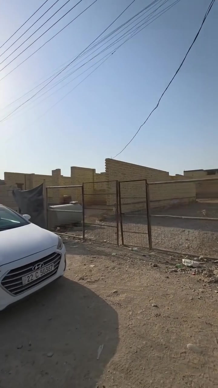 قطعة ارض مع هيكل  للبيع في منطقة المعامل الباوية شارع العميرات بالوسط بين السياحي والشارع العام عرض الشارع ١٥ متر
تفاصيل العقار : واجهه 25 ونزال 50
المساحة:  1250متر مربع
والهيكل 330 متر مبني على خارطة هندسية درجة اولى 
جنس الارض: طابو ملك صرف
***********.اتصال
