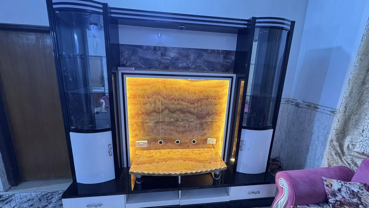 معرض للبيع السعر 150 وبي مجال المكان جسر مهروت ***********
