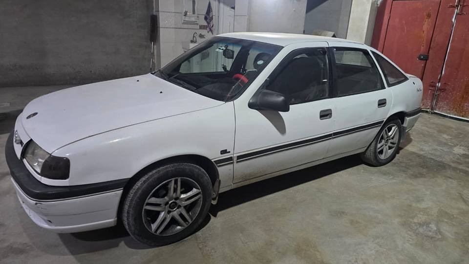 السلام عليكم 
فيكترا  حجم 18 كير توماتيك موديل 1990 
لون ابيض رقم اربيل باسمي 
السيارة كاملة من كل شي ما تصرف عليها 
السنوية والهزة منتهية صارلها 3 اشهر 
نبيع شرط تحويل 
السعر 50 ورقة 
عليها غرامة 70 الف تنزل من السعر 
مكان السيارة تلعفر للاستفسار *********** سنجار, نينوى
